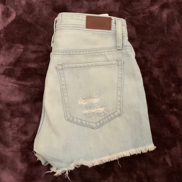 Hollister Pants - Hollister High-Rise Mom Shorts